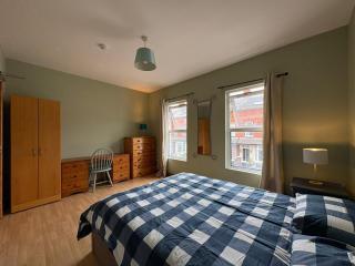 Fabulous Central Belfast Large 4 Bedroom Townhouse - Off Street Parking - Belfast - 8