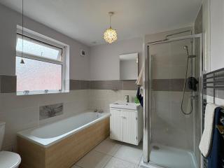 Fabulous Central Belfast Large 4 Bedroom Townhouse - Off Street Parking - Belfast - 4
