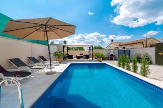 Villa Martin Umzäunter Hof, Schnelles Wifi, Patio - Kringa - 2