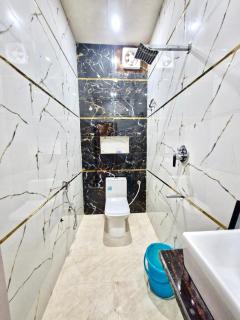 "Krishnam Niwas" in Ayodhya , Family- Friendly Home Near Ram Temple with Kitchen & Parking" - Ayodhya - 2