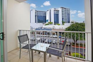 Studio in Heart of Cairns w pool - 9