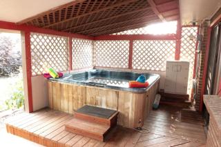 Sunny Family Retreat HotTub, GameRoom, Backyard - 8