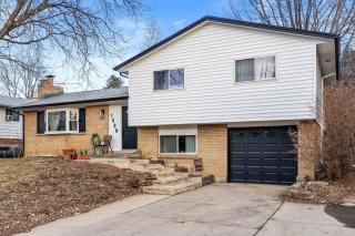 Spacious and Comfy Close to Everything Backyard - 5