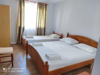Spacious-Central Apartment - Himarë - 7
