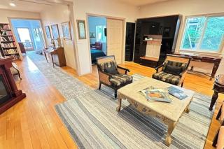 592) 6 bedrooms,Walking distance to airport - SeaTac - 1