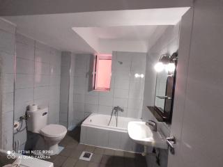 Spacious-Central Apartment - Himarë - 5