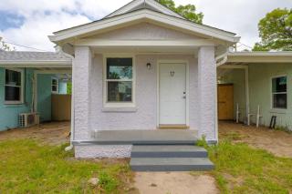 Minimalist Comfort Pensacola Studio - 7