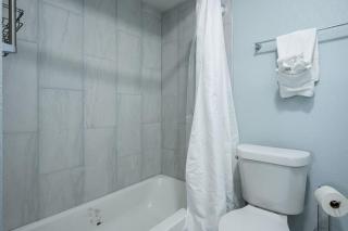 Minimalist Comfort Pensacola Studio - 1