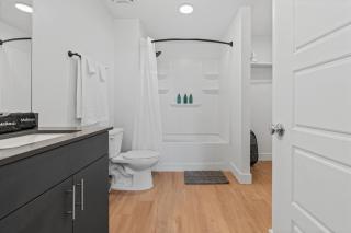 2BR and 2BA Near Events, Dining, and TRAX - 4