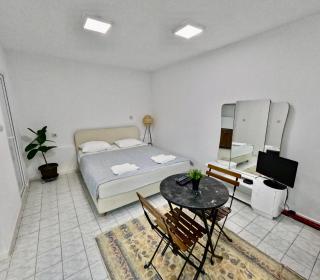 Globe Apartments - 9