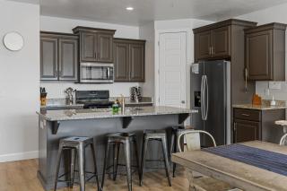 Perfect Getaway with Private Hot Tub - Washington - 5