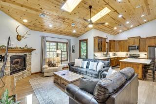 Porch, Fire Pit Pine View Retreat in Lakeside! - Lake of the Woods - 0