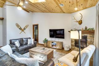 Porch, Fire Pit Pine View Retreat in Lakeside! - Lake of the Woods - 7