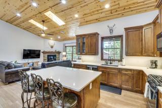 Porch, Fire Pit Pine View Retreat in Lakeside! - Lake of the Woods - 4