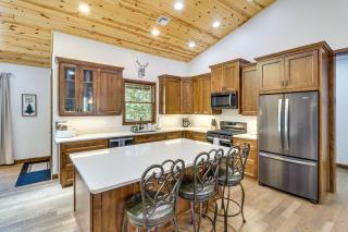 Porch, Fire Pit Pine View Retreat in Lakeside! - Lake of the Woods - 3