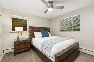 Stunning Downtown Condo - 5 min walk to Old Town! - Fort Collins - 2