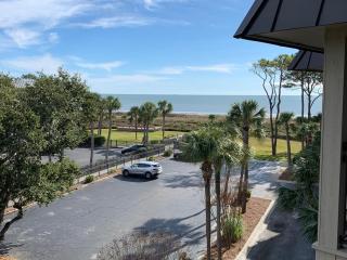 Totally Beachin' Coligny OceanViews Bikes Chairs - 3