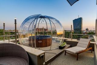 Downtown Skyway Presidential Penthouse w Jacuzzi - Văleni - 8