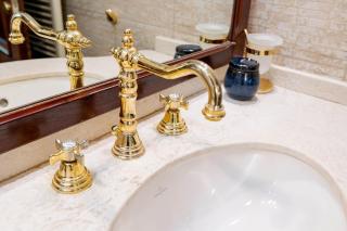Downtown Skyway Presidential Penthouse w Jacuzzi - Văleni - 9