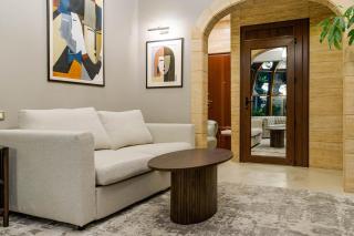 Downtown Skyway Presidential Penthouse w Jacuzzi - Văleni - 6