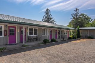 Lumber Jill Lodge 16 Two Queen Room - Balsam Lake - 2
