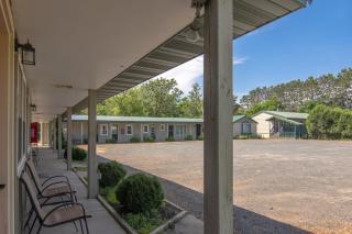 Lumberjill Lodge 11 King Room - Balsam Lake - 9