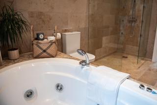 Luxury 2-bed stay, Rooftop Terrace, Hot tub, By Cruise Terminal, Oxford Street - Southampton - 5