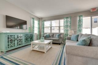 4 Mi to WDW Sleek Townhome with Community Pool! - 5