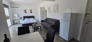 EvAndrea Tefkrou - Stylish Studio in Kato Paphos - Paphos - 3
