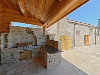 Entire Luxury Log Cabin with Private Hot Tub & Scenic Views - Oakenshaw, Durham - Durham - 2