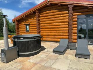 Entire Luxury Log Cabin with Private Hot Tub & Scenic Views - Oakenshaw, Durham - Durham - 5