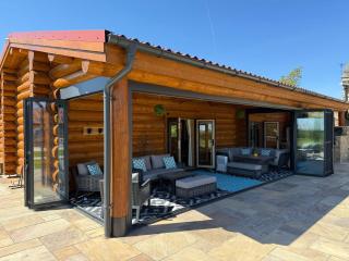 Entire Luxury Log Cabin with Private Hot Tub & Scenic Views - Oakenshaw, Durham - Durham - 6