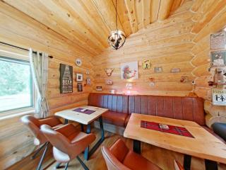 Entire Luxury Log Cabin with Private Hot Tub & Scenic Views - Oakenshaw, Durham - Durham - 4