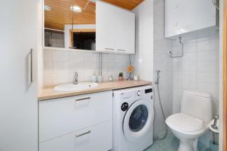 Downtown Oulu 2BR, Sauna & Sea View Balcony - 8