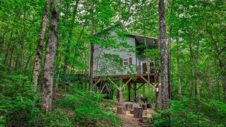 Peaceful Hideaway Treehouse near Little River Canyon - Fort Payne - 2