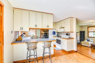 6 Mi to Beach Family Home in Little Compton! - Little Compton - 2