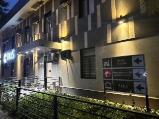 iris hotel - - 4