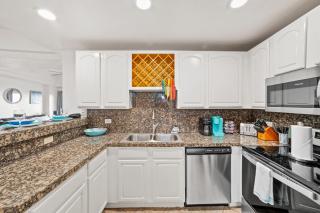 Las Palmas 2BD 2BA Suite Ground Floor- B101 - 1