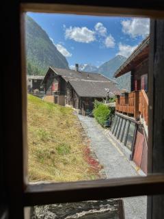Cozy chalet apartment in traditional Walser house - Stalden - 6
