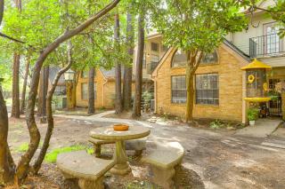 6 Mi to Mercer Botanic Gardens, Sleek Unit w/ Pool - 8