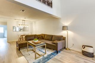 6 Mi to Mercer Botanic Gardens, Sleek Unit w/ Pool - 7