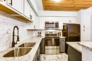 Pet-Friendly Condo with Pool Access in Houston - Houston - 1