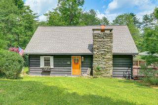 Enchanting Highlands Cottage with Pond and Waterfall - 8