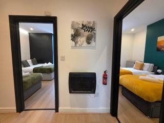 Deluxe 2BR Apartment Near City Center - Sleeps 6 - 6