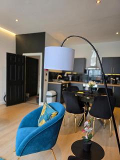 Deluxe 2BR Apartment Near City Center - Sleeps 6 - Liverpool - 7