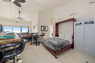 Las Palmas 4BR 3BA Penthouse Ocean View 7th FL - Campo del Medio - 1