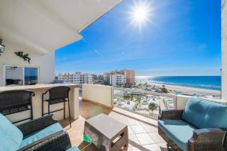 Las Palmas 4BR 3BA Penthouse Ocean View 7th FL - Campo del Medio - 0