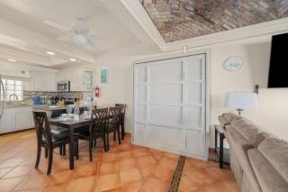 3 Story Home 3BR 2BA with Pool Garage and Rooftop View - La Choya - 2