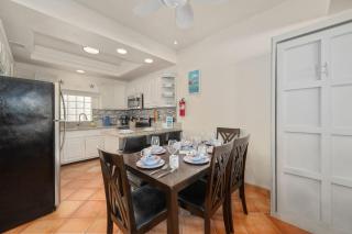 3 Story Home 3BR 2BA with Pool Garage and Rooftop View - La Choya - 1