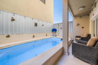 3 Story Home 3BR 2BA with Pool Garage and Rooftop View - 9